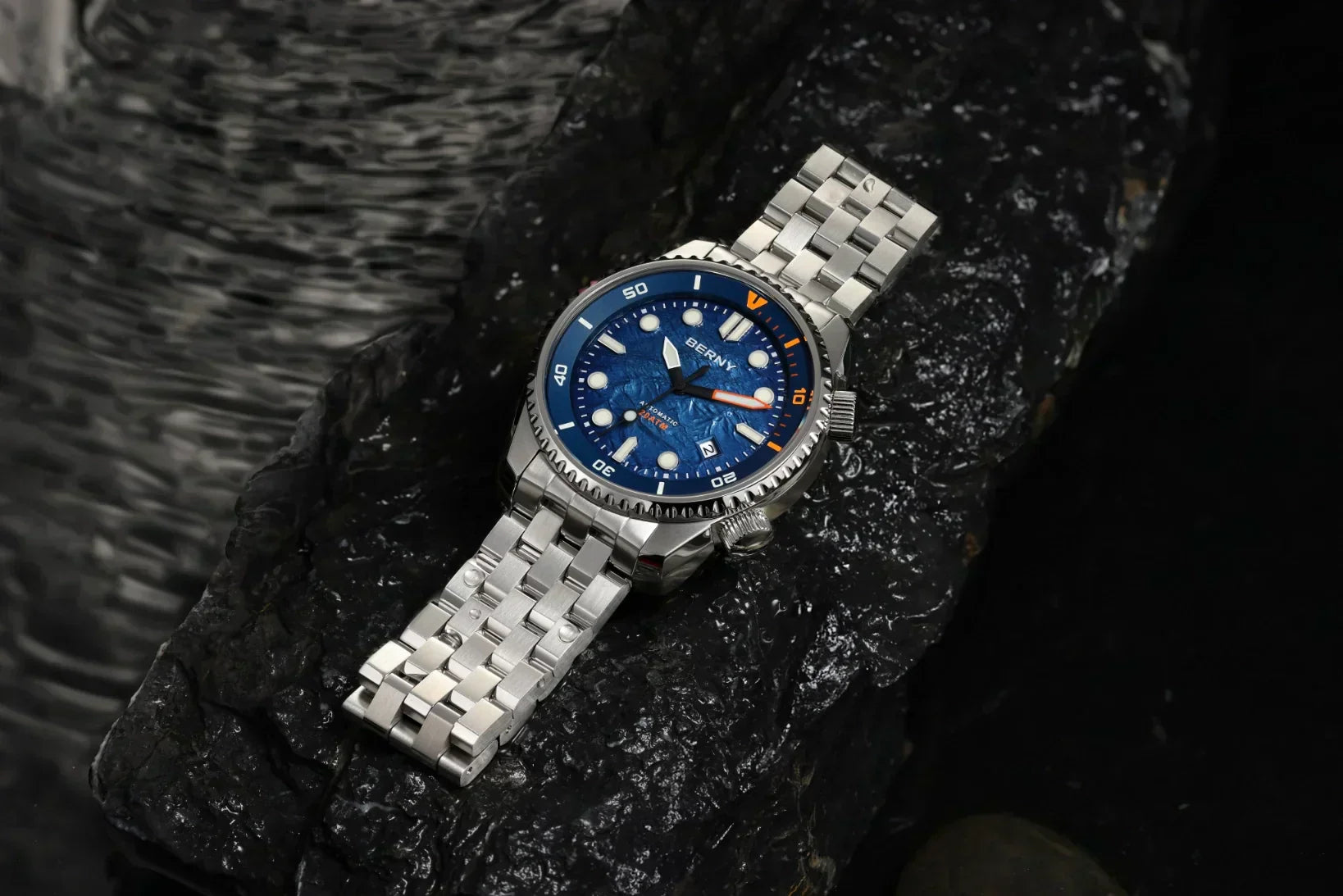 The Pulse Of The Ocean: BERNY Latest Diver Watch AM155M Commands Attention